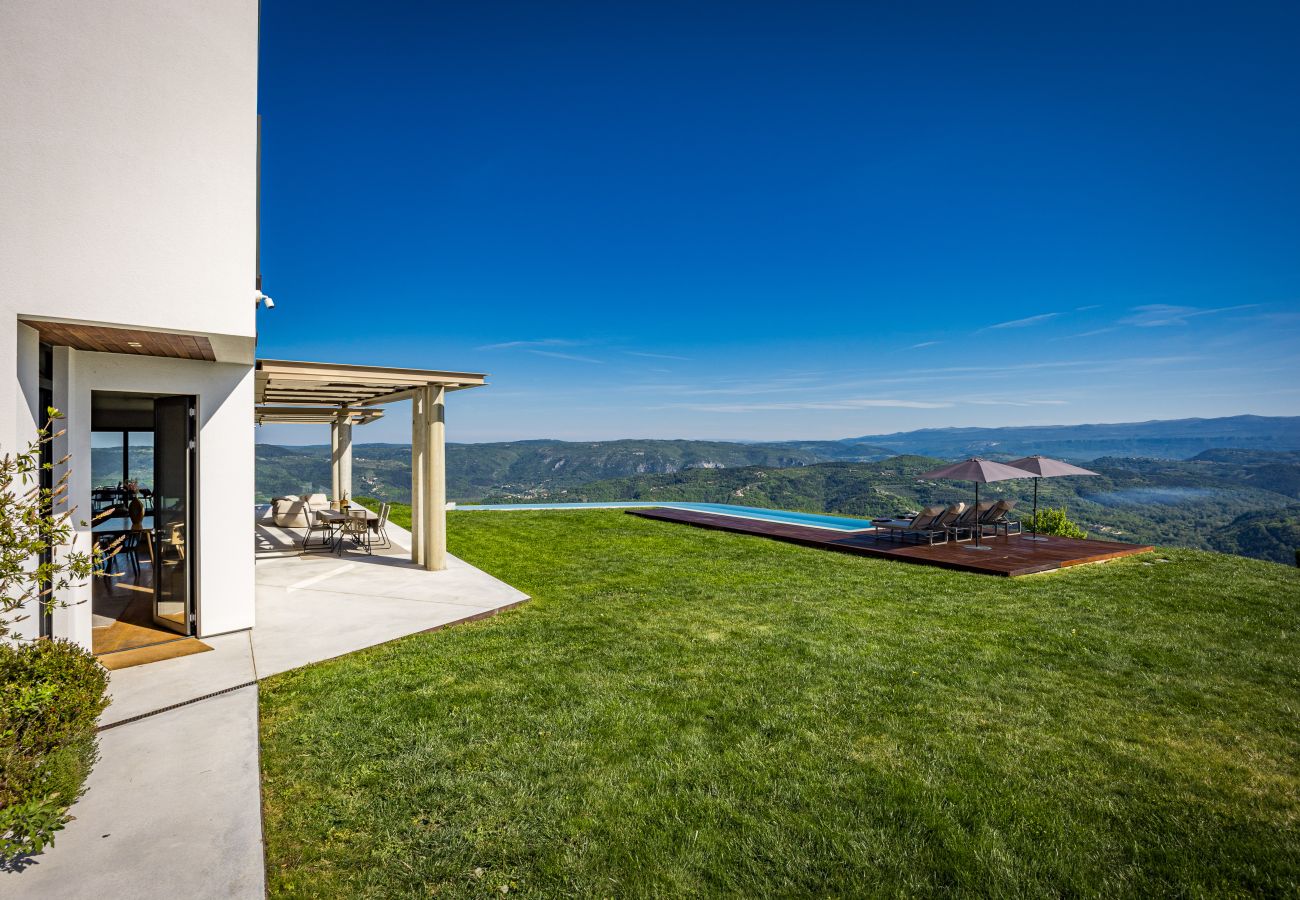Villa in Pazin - Villa Vista Zamask for 7 persons near Motovun with 60 m2 heated pool, free bikes & panoramic view