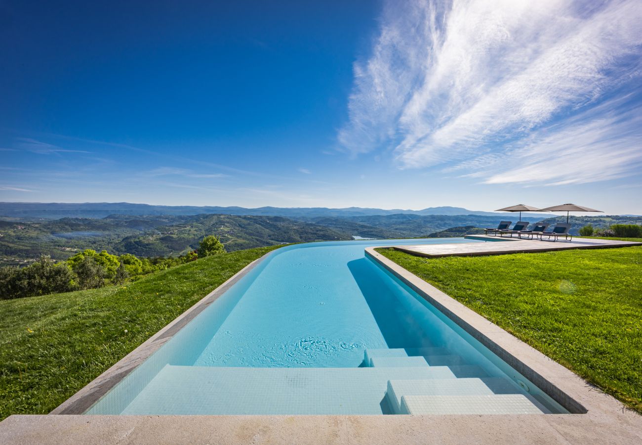 Villa in Pazin - Villa Vista Zamask for 7 persons near Motovun with 60 m2 heated pool, free bikes & panoramic view