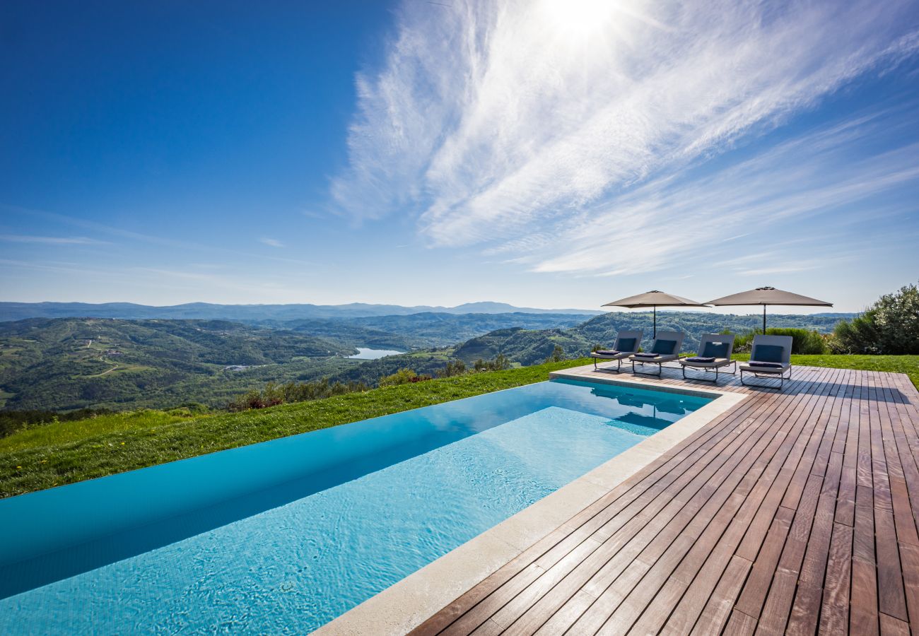 Villa in Pazin - Villa Vista Zamask for 7 persons near Motovun with 60 m2 heated pool, free bikes & panoramic view