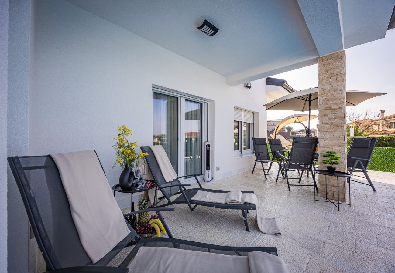 Villa in Buje - Villa Renci near Umag for 8 persons with 30 m2 private heated pool