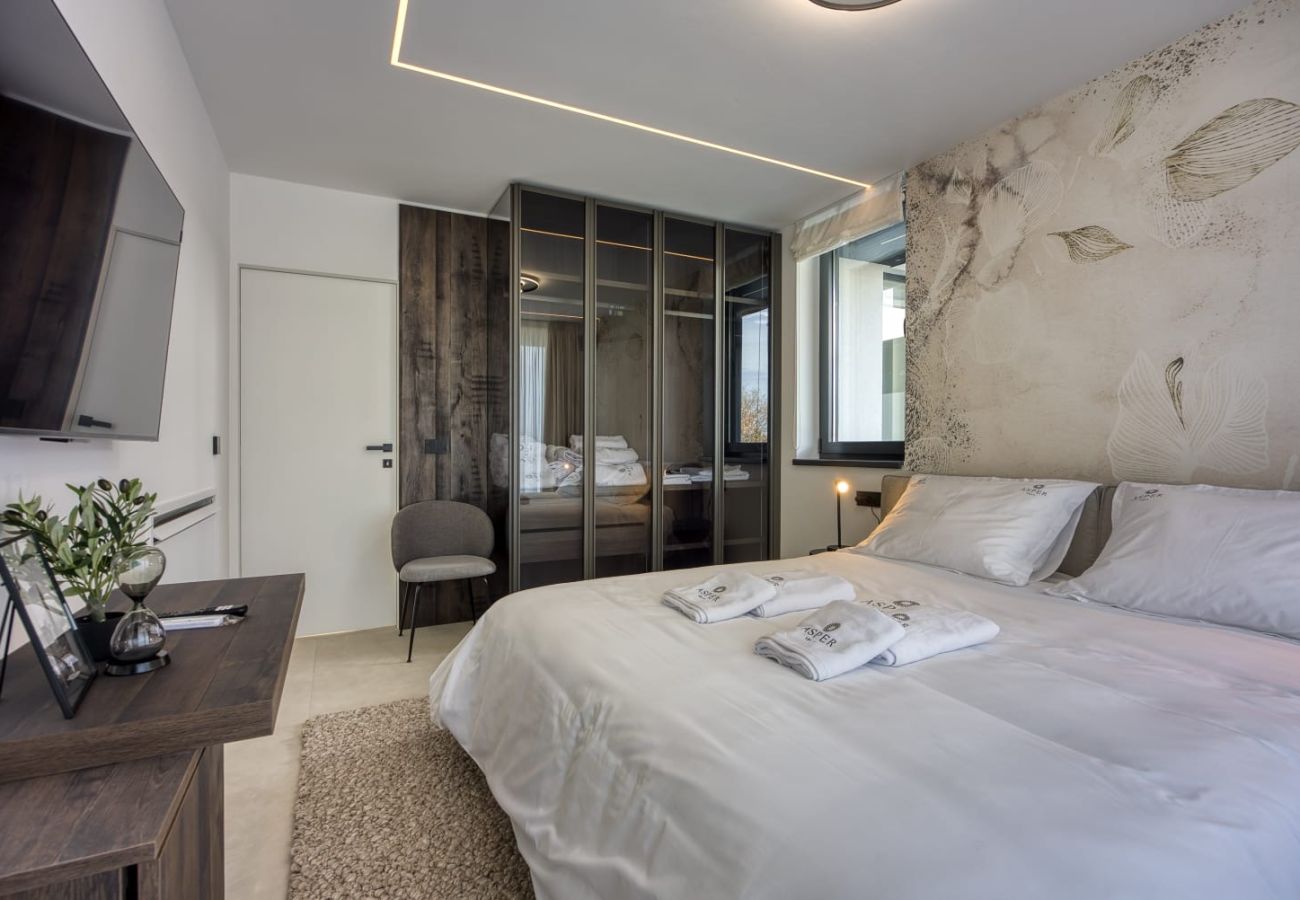 Villa in Ližnjan - Villa Asper near Medulin for 8 persons with 40 m2 private pool, sea view and only 1 km from beach