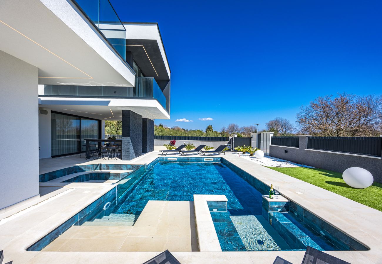 Villa in Ližnjan - Villa Asper near Medulin for 8 persons with 40 m2 private pool, sea view and only 1 km from beach - pet friendly