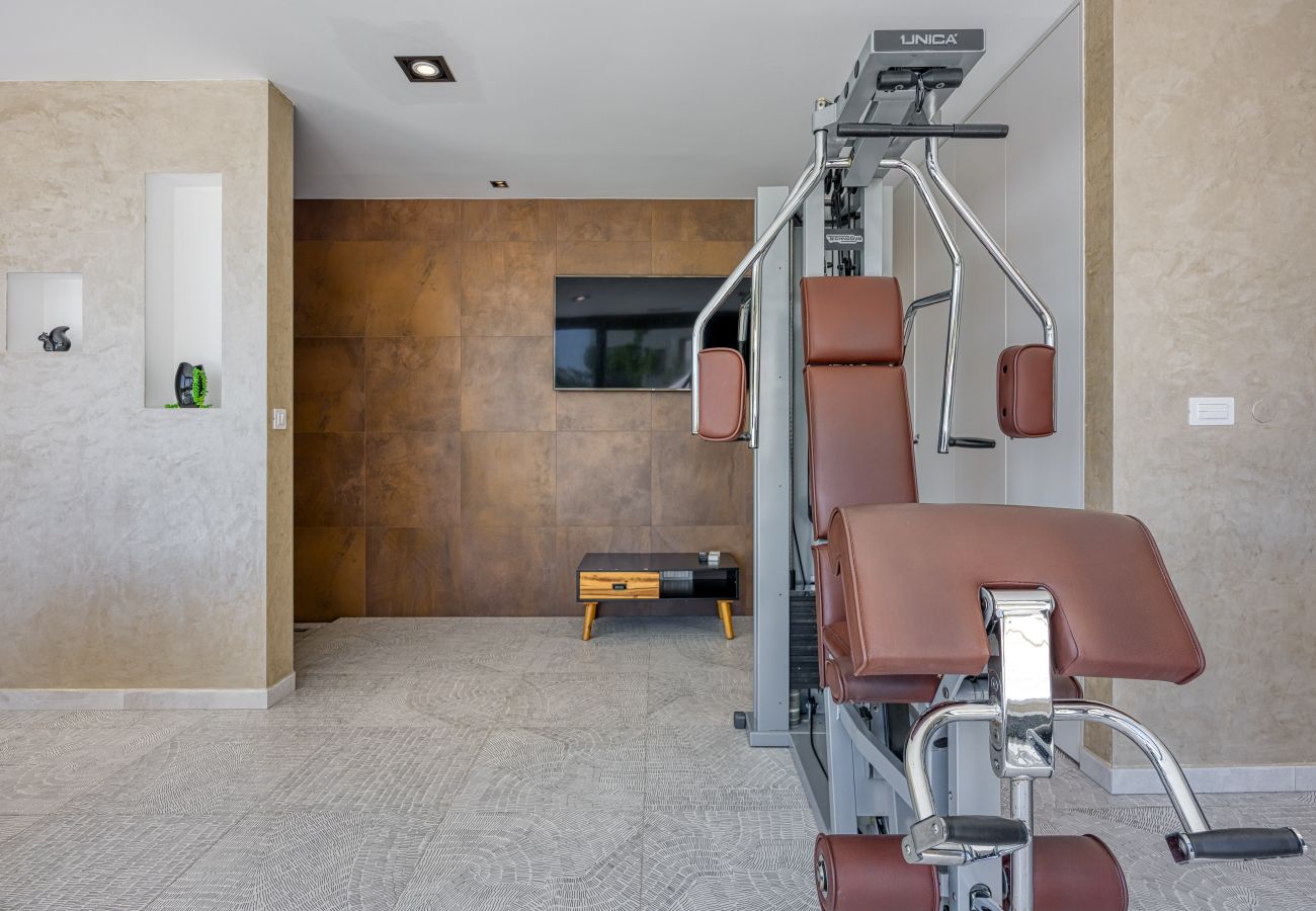 Villa in Kringa - Villa Blanka in Central Istria for 8 persons with 50 m2 private pool, jacuzzi and free bikes