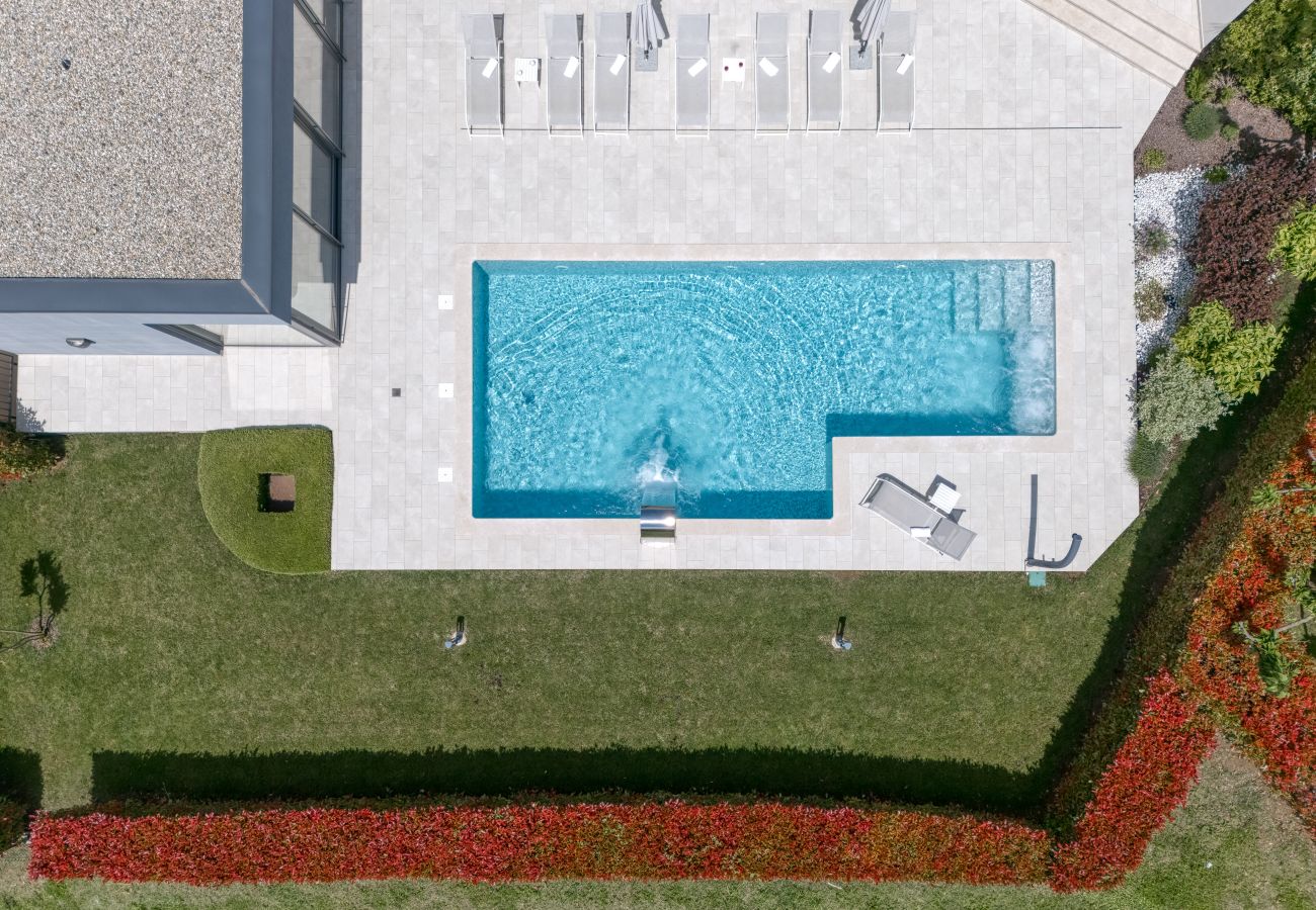 Villa in Kringa - Villa Blanka in Central Istria for 8 persons with 50 m2 private pool, jacuzzi and free bikes