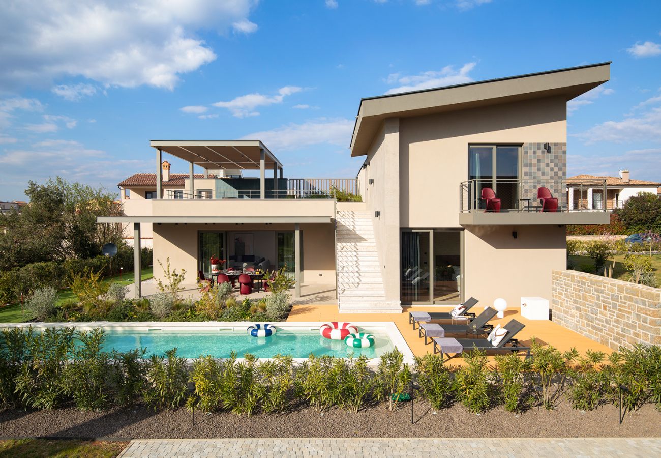 Villa in Vodnjan - Villa Puerto de Luz near Fažana for 8 persons with 35 m2 private pool, sea view, mini golf & sauna