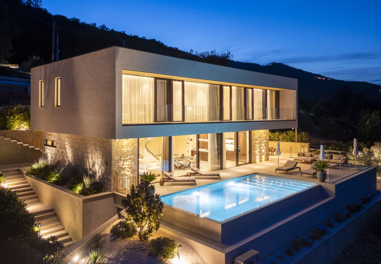Villa in Mošcenicka Draga - Luxury Villa Ella near Opatija for 6 persons with private 36 m2 heated pool & beautiful sea view