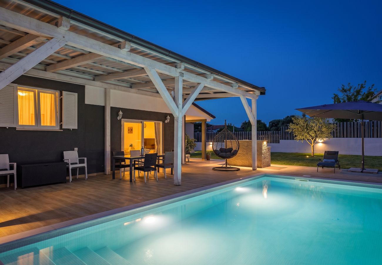 Villa in Matohanci - Villa Beauty near Rovinj for 7 people with 55 m2 private heated pool, wellness & kids playground