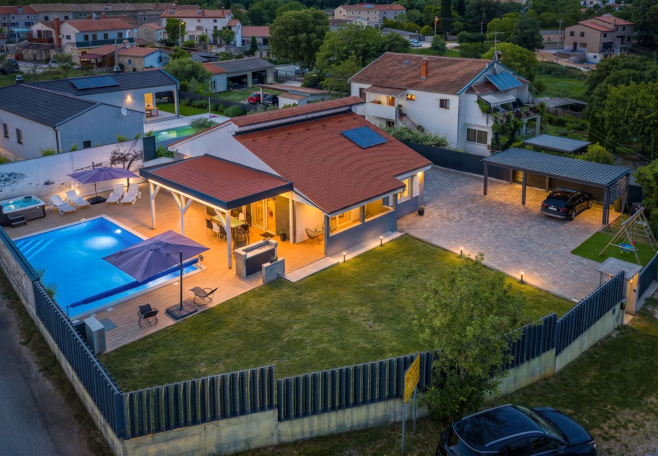 Villa in Matohanci - Villa Beauty near Rovinj for 7 people with 55 m2 private heated pool, wellness & kids playground