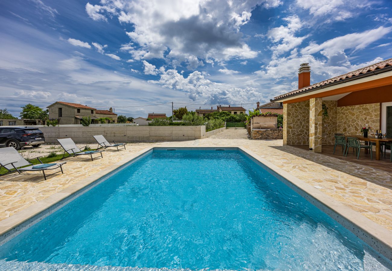 Villa in Šišan - Villa Martha Sisan near Pula for 6 persons with 30 m2 private pool - 3 km from the beach