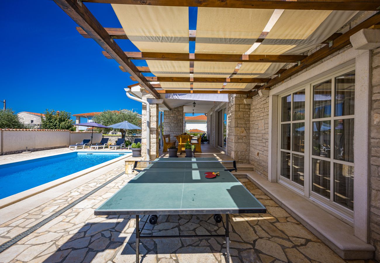 Villa in Gajana - Villa Oliva near Pula for 9 persons with private pool, sea view & beautiful outside area - 3 km from beach