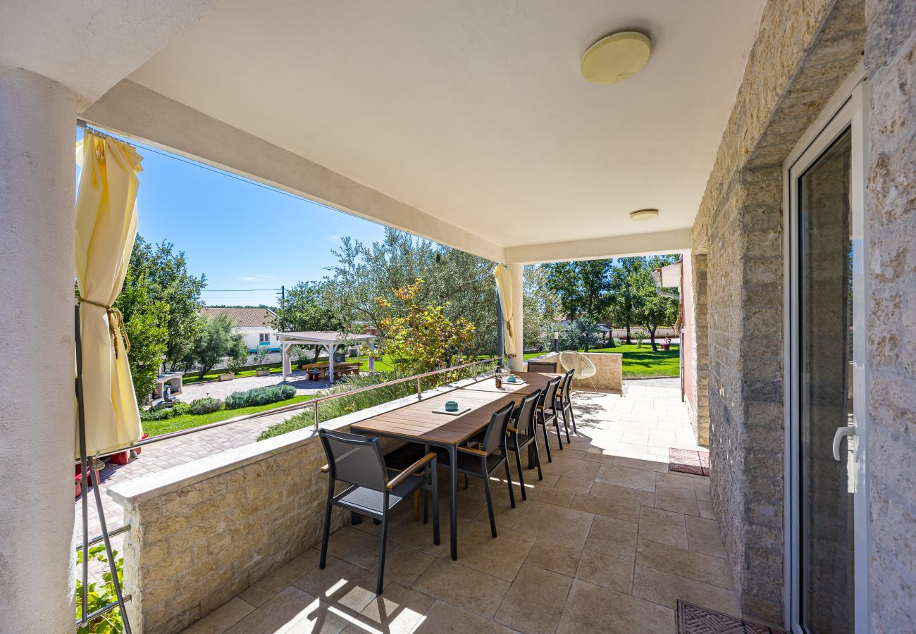 Villa in Vodnjan - Majmajola Garden Villa for 14 persons near Pula with kids playground, sauna & large garden