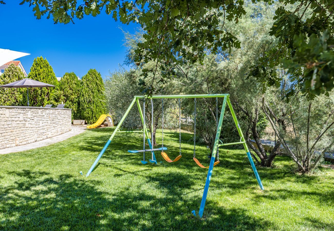 Villa in Vodnjan - Majmajola Garden Villa for 14 persons near Pula with kids playground, sauna & large garden
