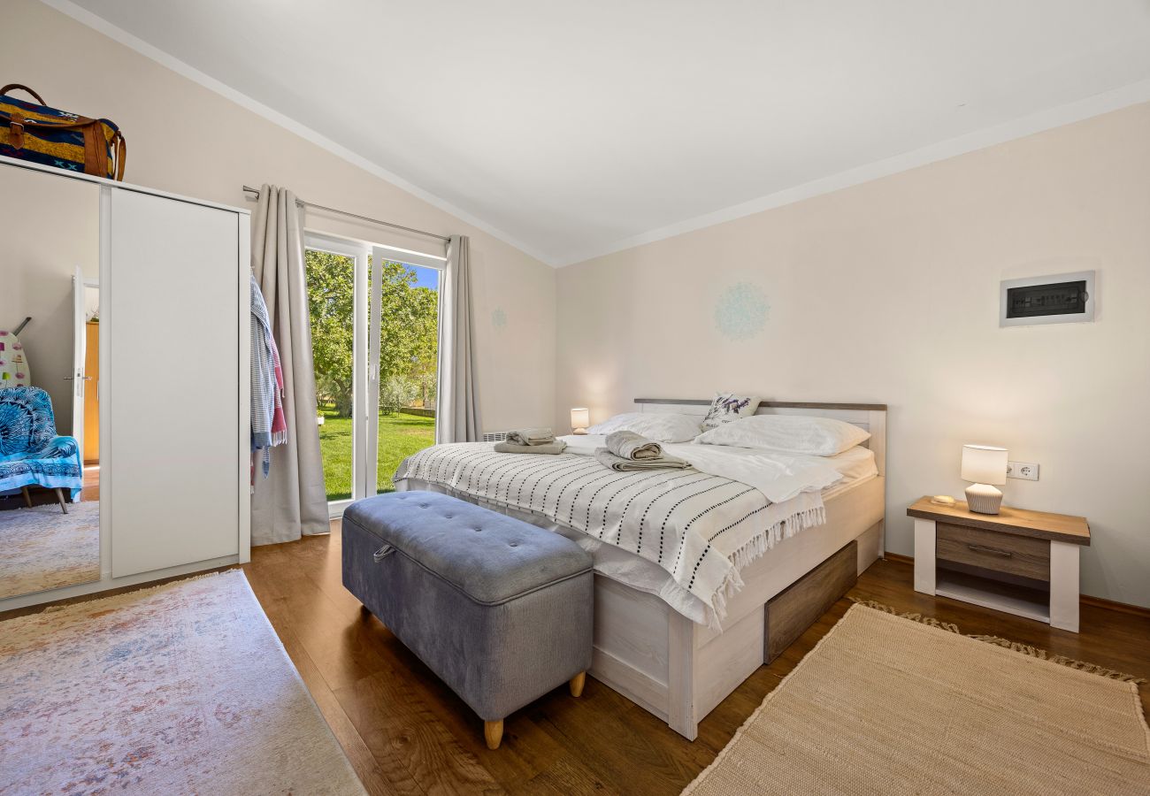 Villa in Vodnjan - Majmajola Garden Villa for 14 persons near Pula with kids playground, sauna & large garden