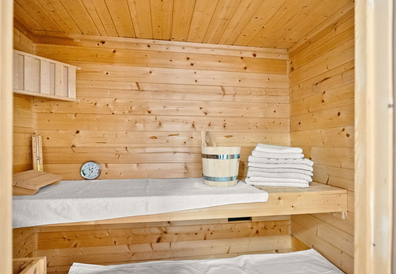 Villa in Vodnjan - Majmajola Garden Villa for 14 persons near Pula with kids playground, sauna & large garden