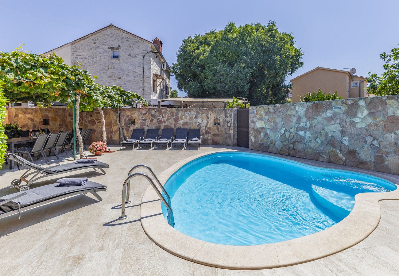 Villa in Peroj - Villa Mimoza