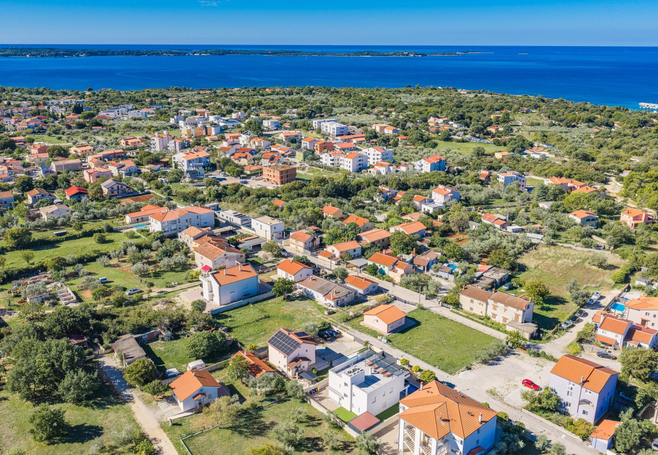 Villa in Peroj - Villa Almare for 10 persons near Fažana with private pool, sea view, kids playground & 900 meters from beach