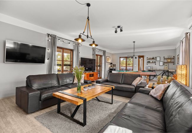 Villa a Sveti Kirin - Villa Cirka in Central Istria for 12+2 persons with a 36 m2 heated pool, gaming & activities for kids and adults Villa a Sveti Kirin - Villa Cirka in Central Istria for 12+2 persons with a 36 m2 heated pool, gaming & activities for kids and adults