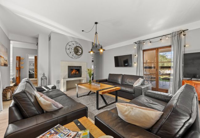 Villa a Sveti Kirin - Villa Cirka in Central Istria for 12+2 persons with a 36 m2 heated pool, gaming & activities for kids and adults Villa a Sveti Kirin - Villa Cirka in Central Istria for 12+2 persons with a 36 m2 heated pool, gaming & activities for kids and adults