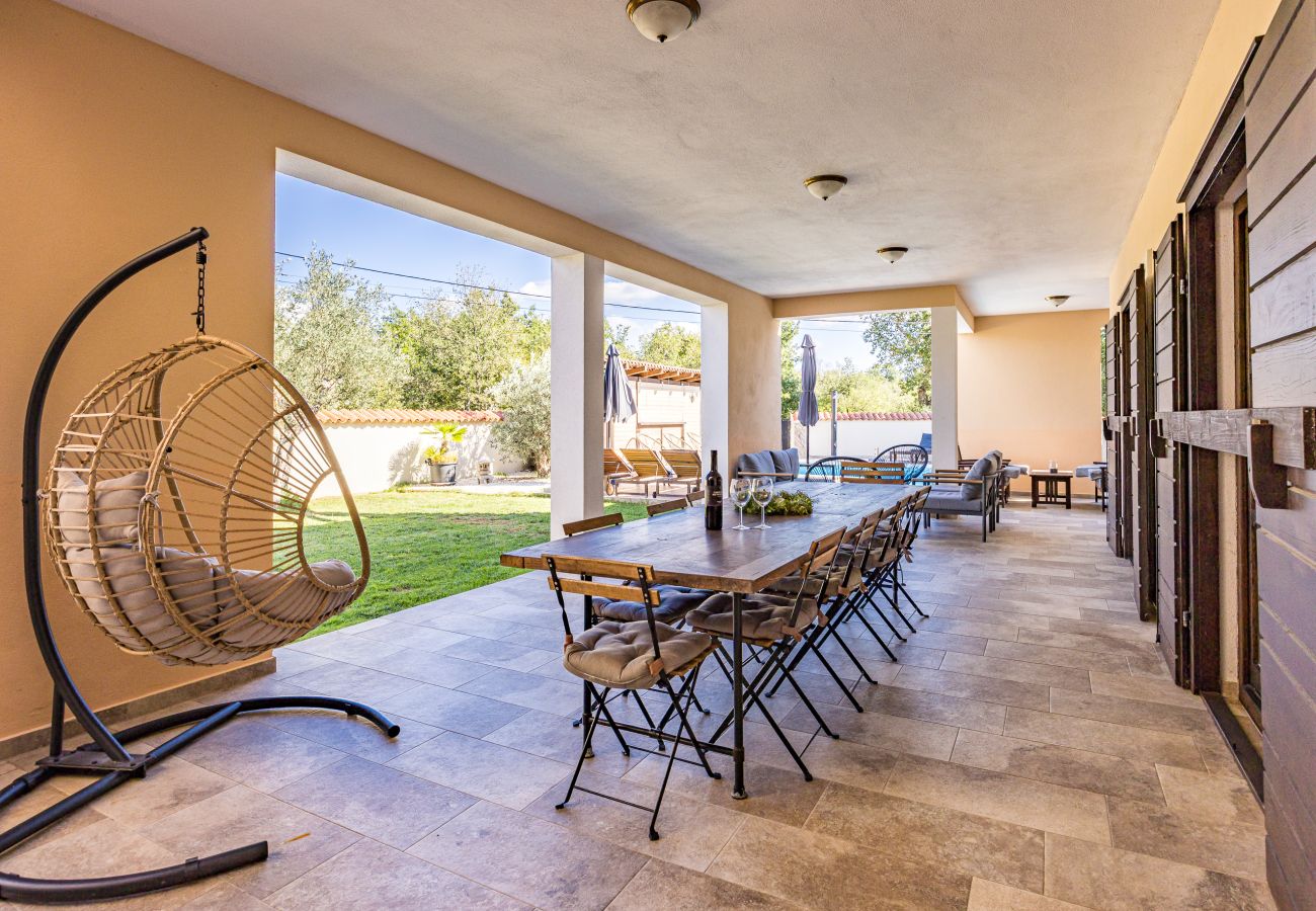 Villa a Sveti Kirin - Villa Cirka in Central Istria for 12+2 persons with a 36 m2 heated pool, gaming & activities for kids and adults