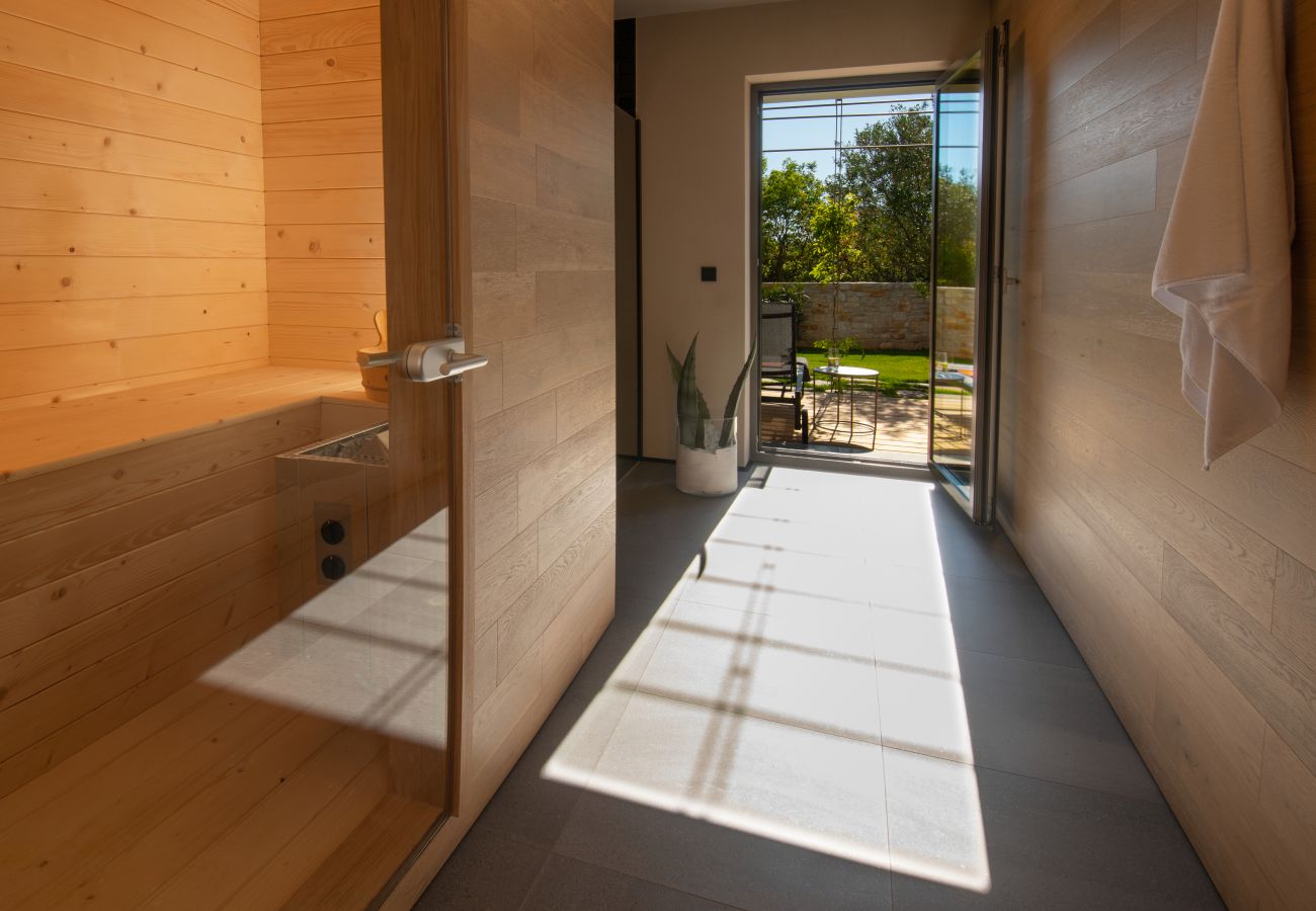 Villa a Fažana - Casa Arbor Blanco in Fažana with heated pool, sauna & sea view only 500 meters from the beach 