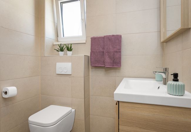 Villa a Vodnjan - Villa Angie in Central Istria for 10 persons with private heated pool & kids playground  Villa a Vodnjan - Villa Angie in Central Istria for 10 persons with private heated pool & kids playground