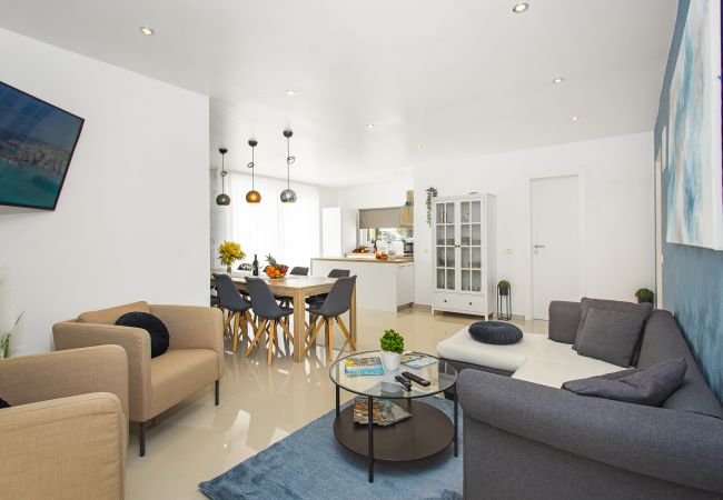 Villa a Vodnjan - Villa Angie in Central Istria for 10 persons with private heated pool & kids playground  Villa a Vodnjan - Villa Angie in Central Istria for 10 persons with private heated pool & kids playground