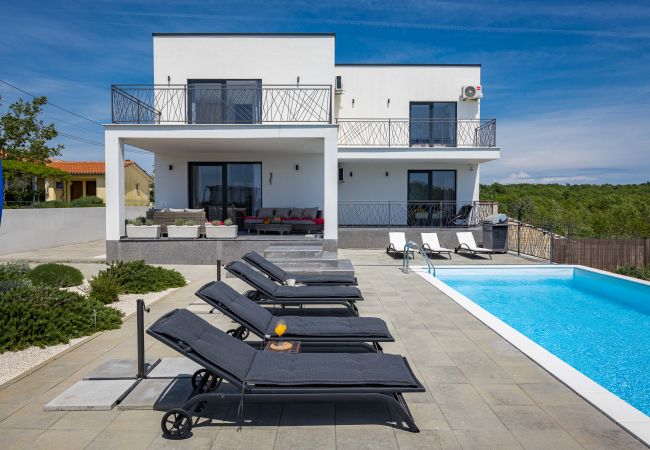 Villa a Vodnjan - Villa Angie in Central Istria for 10 persons with private heated pool & kids playground  Villa a Vodnjan - Villa Angie in Central Istria for 10 persons with private heated pool & kids playground