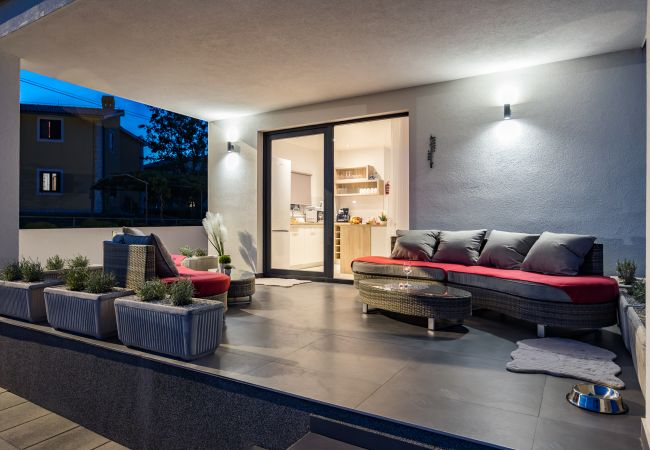 Villa a Vodnjan - Villa Angie in Central Istria for 10 persons with private heated pool & kids playground  Villa a Vodnjan - Villa Angie in Central Istria for 10 persons with private heated pool & kids playground