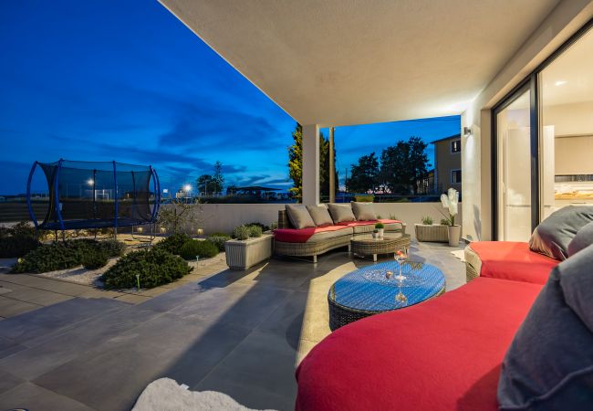 Villa a Vodnjan - Villa Angie in Central Istria for 10 persons with private heated pool & kids playground  Villa a Vodnjan - Villa Angie in Central Istria for 10 persons with private heated pool & kids playground