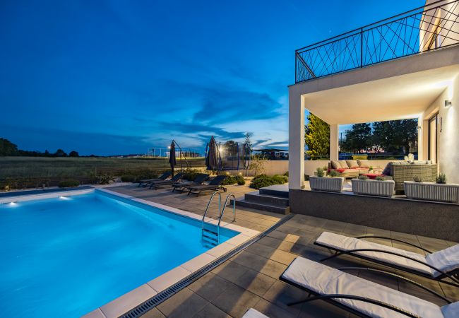 Villa a Vodnjan - Villa Angie in Central Istria for 10 persons with private heated pool & kids playground  Villa a Vodnjan - Villa Angie in Central Istria for 10 persons with private heated pool & kids playground