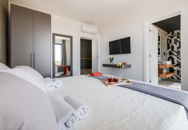 Villa a Vodnjan - Villa Arestea near Pula with heated pool, sea view, wellness & playground Villa a Vodnjan - Villa Arestea near Pula with heated pool, sea view, wellness & playground