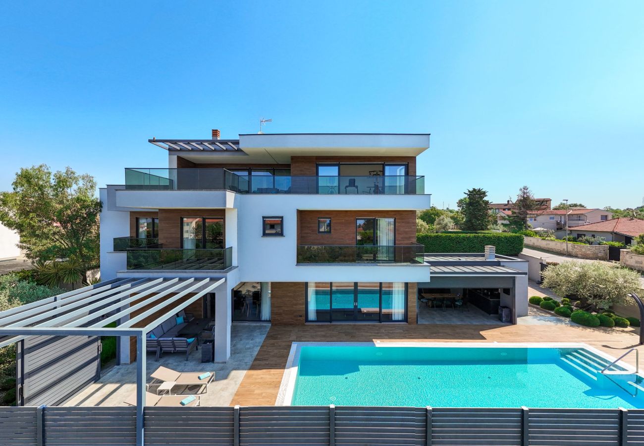 Villa a Fažana - Villa Bellatrix in Fažana with beach front and sea view