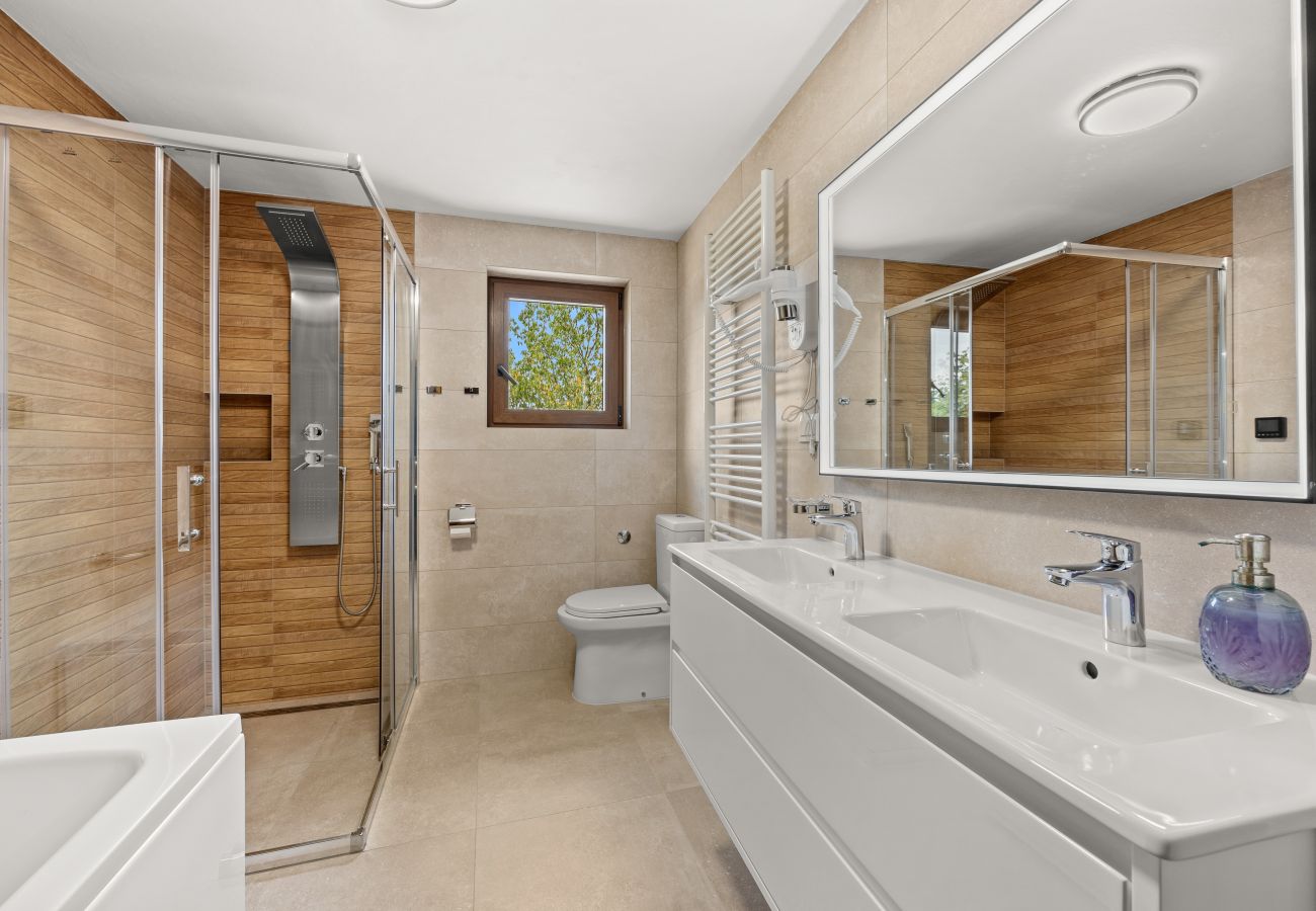Villa a Višnjan - Villa Bucks near Poreč for 20 persons with Sea View, Whirlpool, Sauna & Fitness