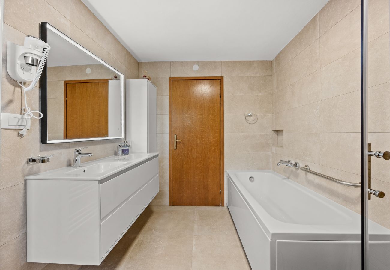 Villa a Višnjan - Villa Bucks near Poreč for 20 persons with Sea View, Whirlpool, Sauna & Fitness