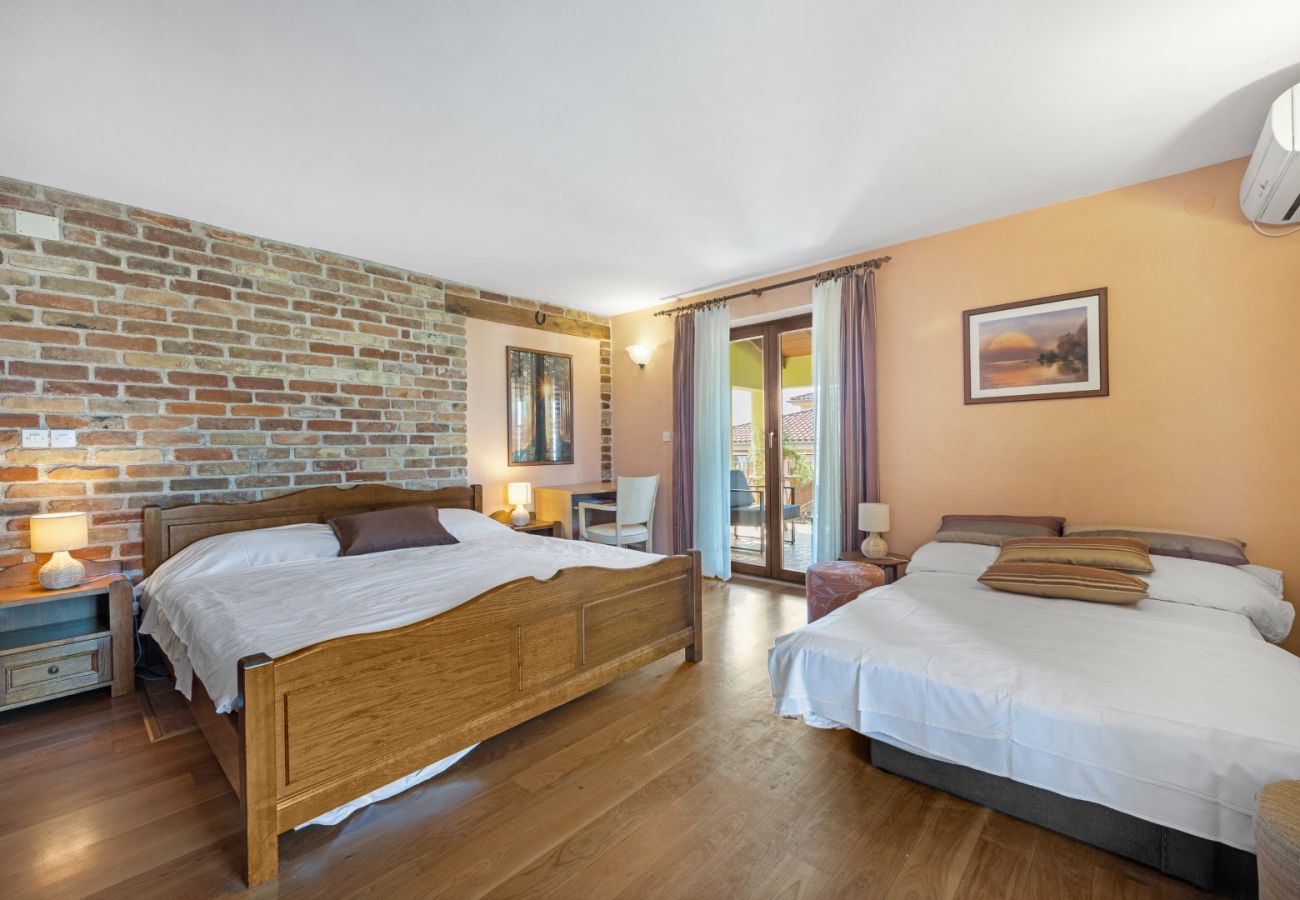 Villa a Višnjan - Villa Bucks near Poreč for 20 persons with Sea View, Whirlpool, Sauna & Fitness