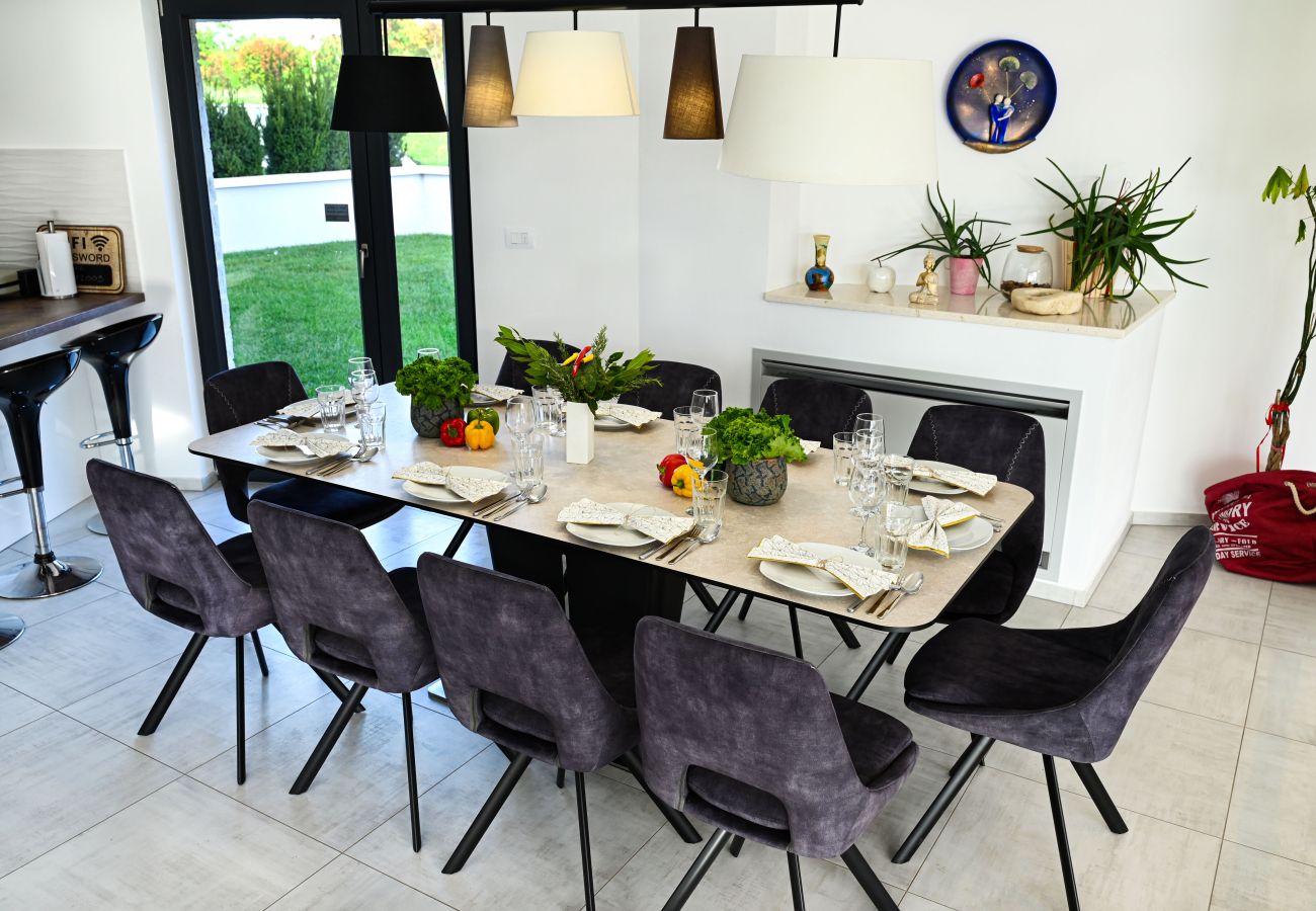 Villa a Juršici - Villa EmMa Istria in Central Istria with sea view, pool heating and underfloor heating