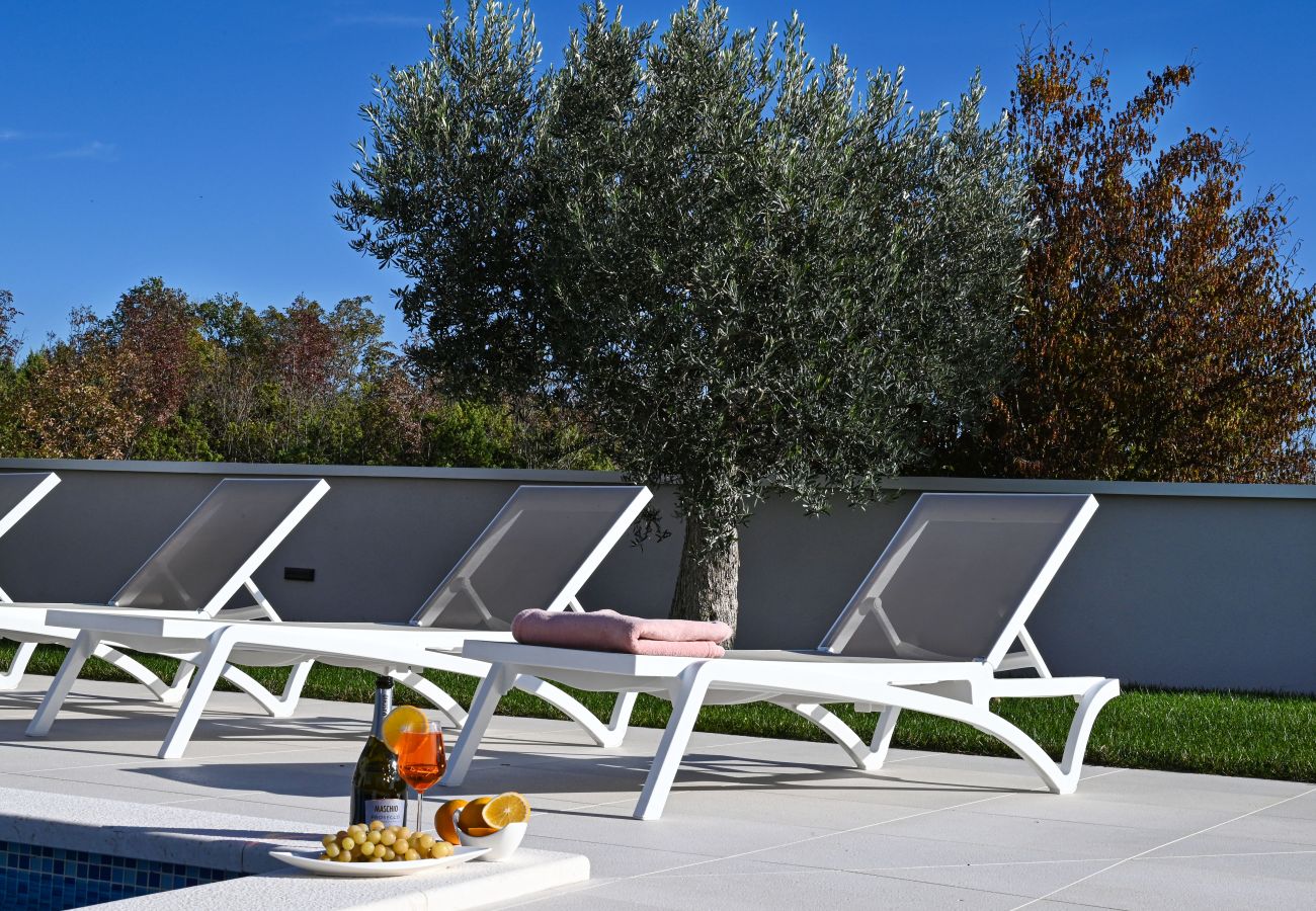 Villa a Juršici - Villa EmMa Istria in Central Istria with sea view, pool heating and underfloor heating