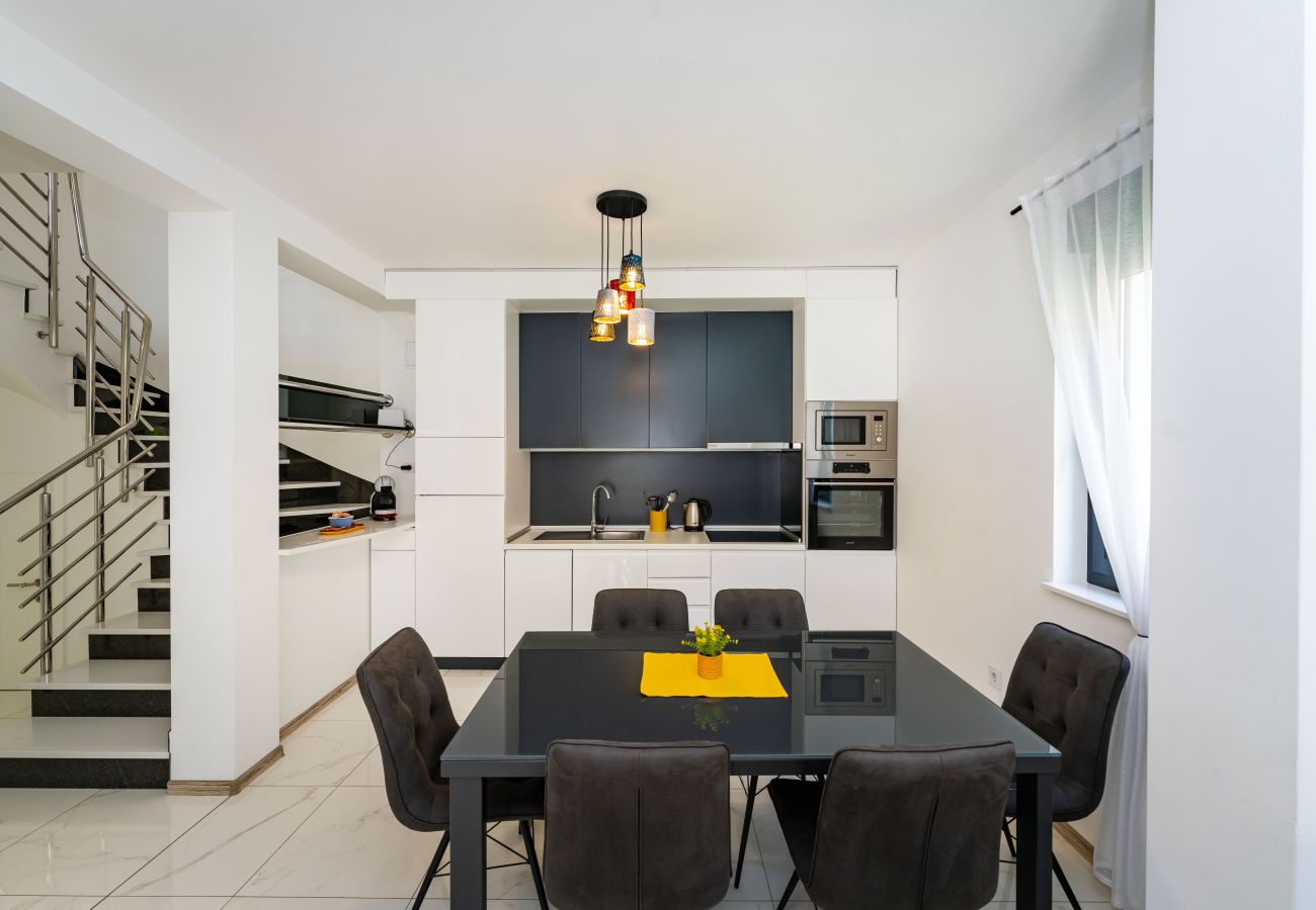 Villa a Vodice - Villa Essenza Rossa in Vodice only 650 meters from the beach