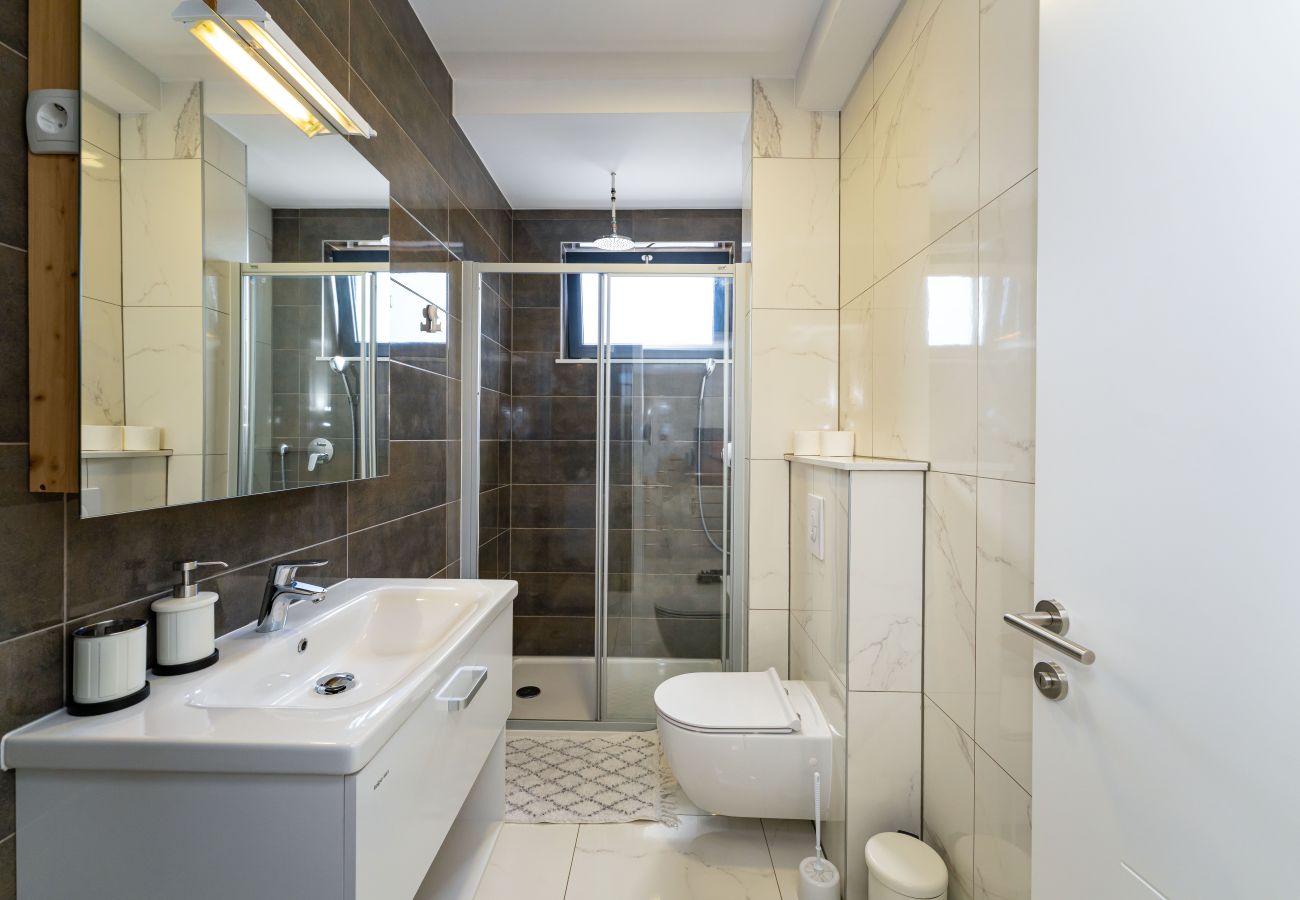 Villa a Vodice - Villa Essenza Rossa in Vodice only 650 meters from the beach