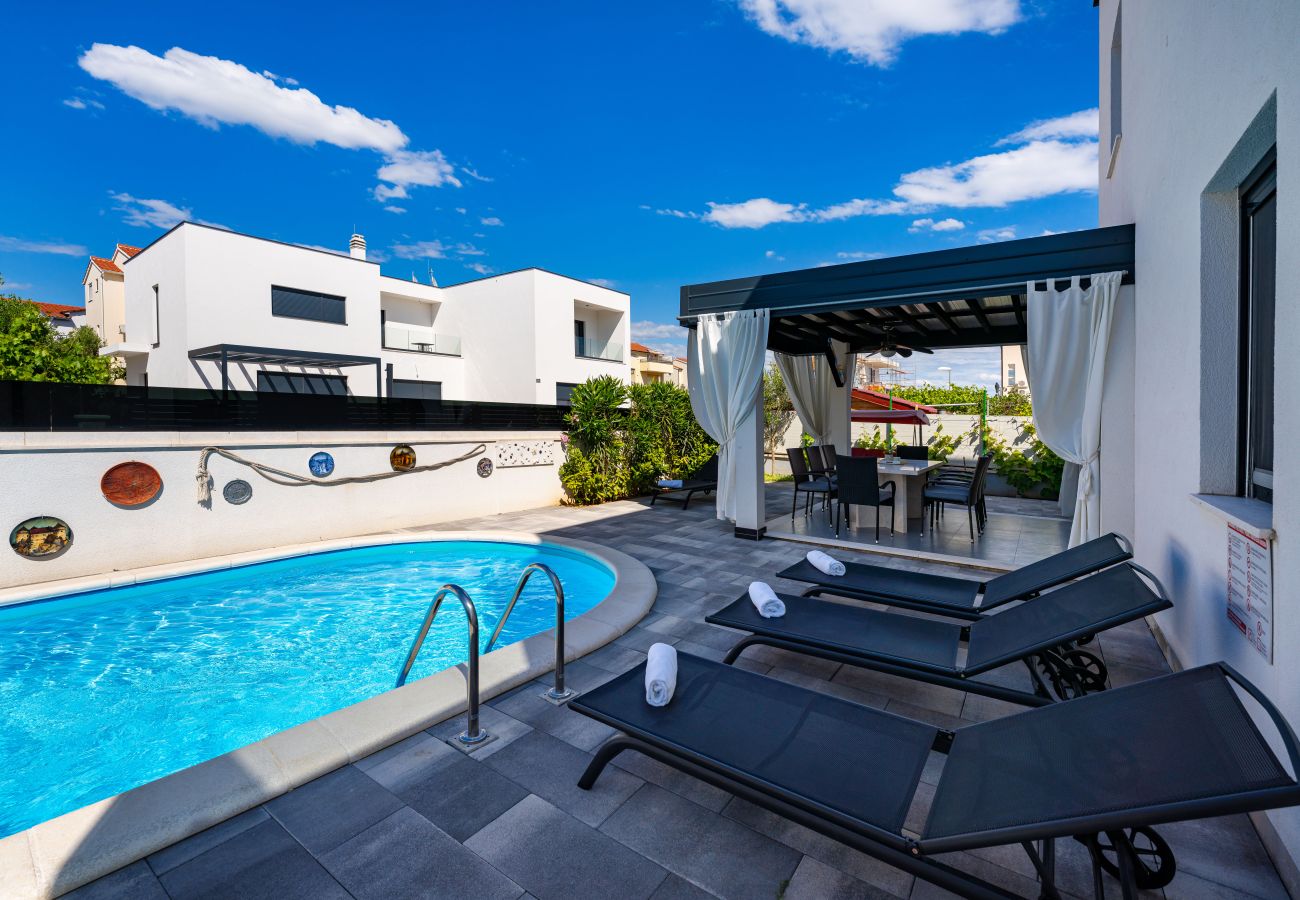 Villa a Vodice - Villa Essenza Rossa in Vodice only 650 meters from the beach