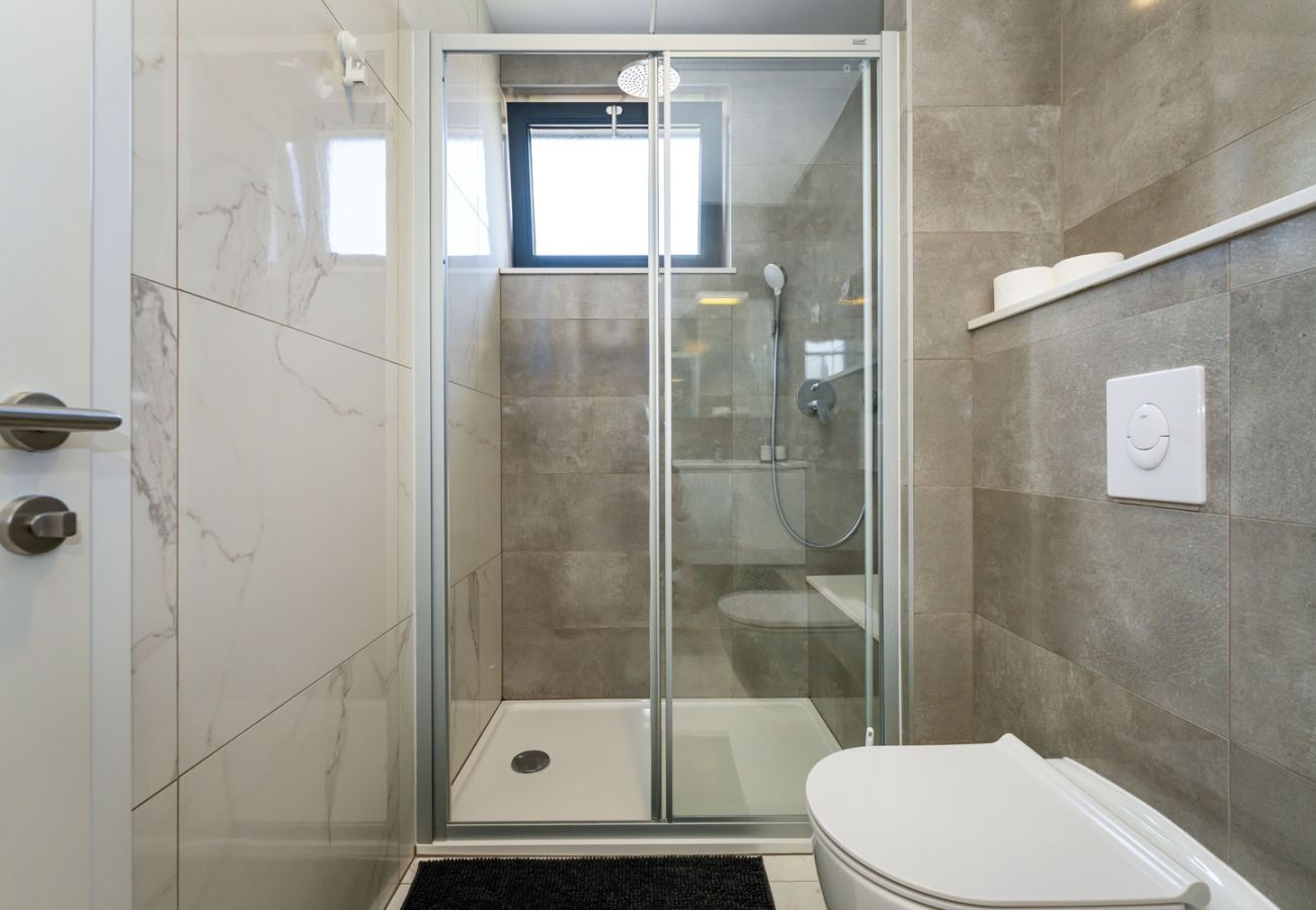 Villa a Vodice - Villa Essenza Rossa in Vodice only 650 meters from the beach