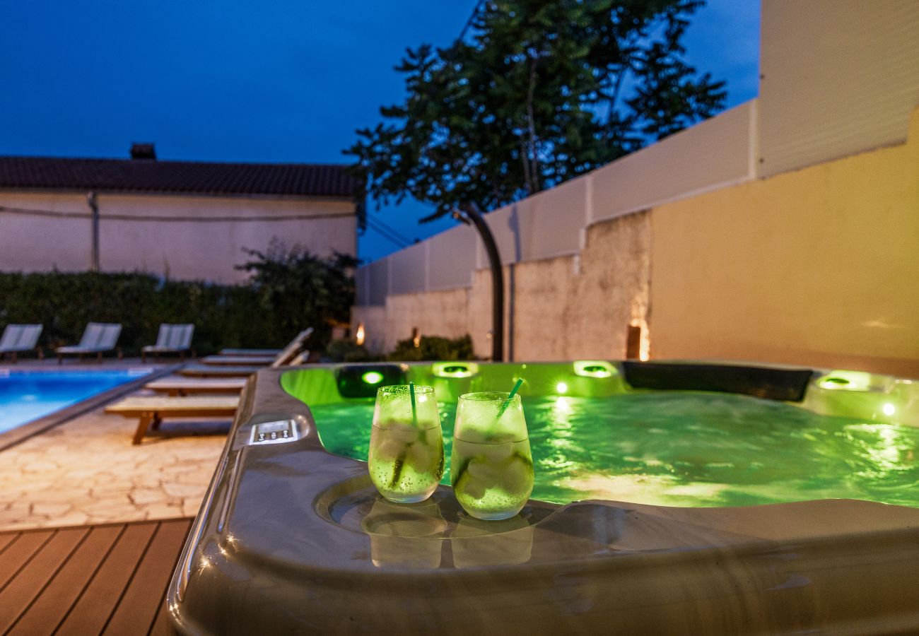 Villa a Peruški - Villa Katja near Pula with whirlpool only 3 km from the beach