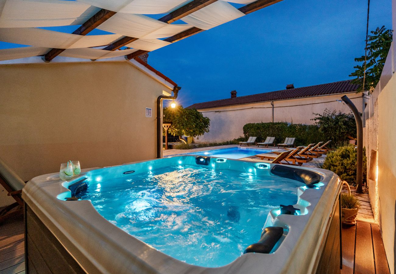 Villa a Peruški - Villa Katja near Pula with whirlpool only 3 km from the beach