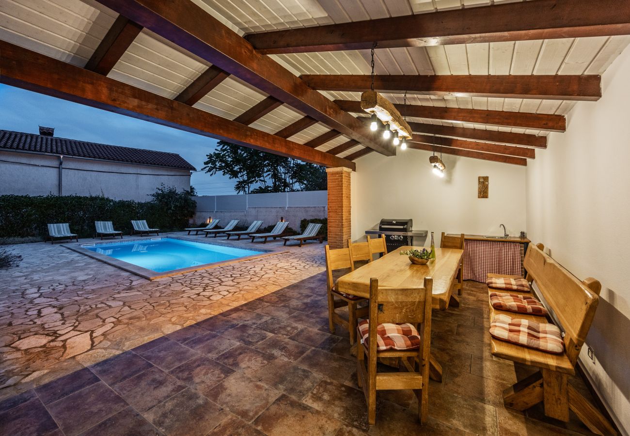 Villa a Peruški - Villa Katja near Pula with whirlpool only 3 km from the beach