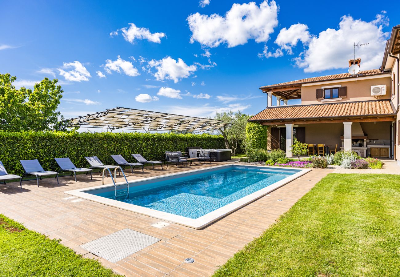 Villa a Tinjan - Villa Roza in Central Istria with whirlpool and playground for kids - pet friendly  