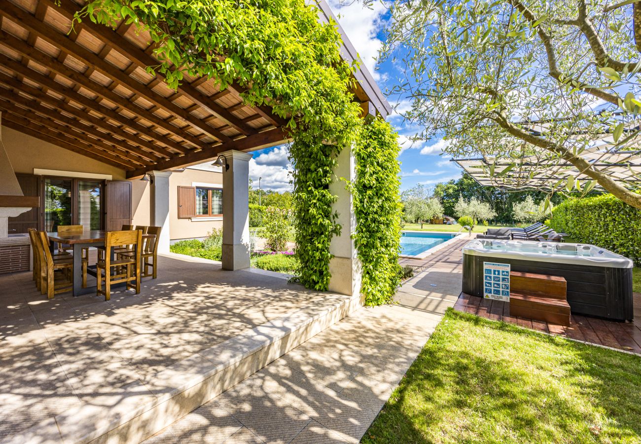 Villa a Tinjan - Villa Roza in Central Istria with whirlpool and playground for kids - pet friendly  