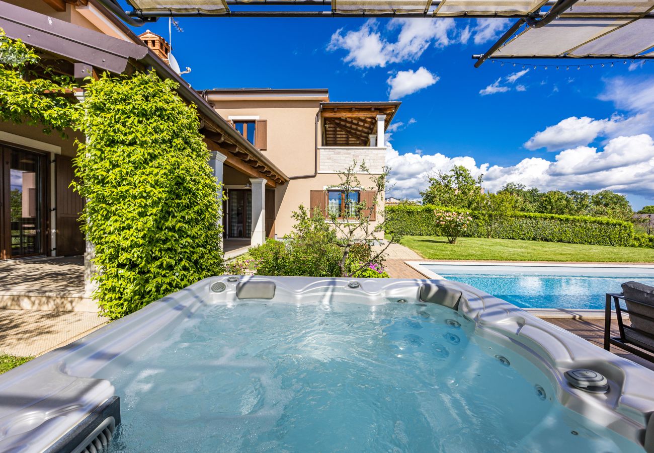 Villa a Tinjan - Villa Roza in Central Istria with whirlpool and playground for kids - pet friendly  
