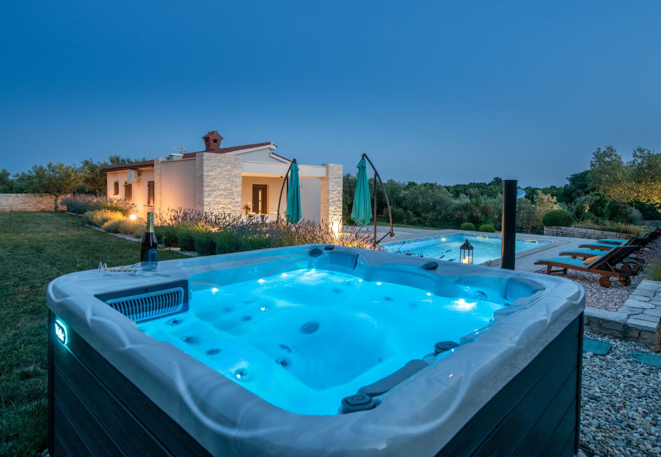 Villa a Mali Vareški - Villa Silentio with whirlpool, large garden, complete privacy & quiet location 