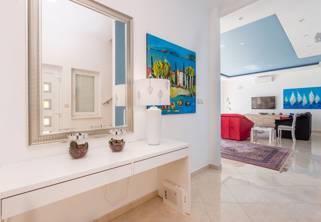 Villa a Opatija - Villa Sveti Petar in Opatija for 10 persons with sea view & whirlpool 