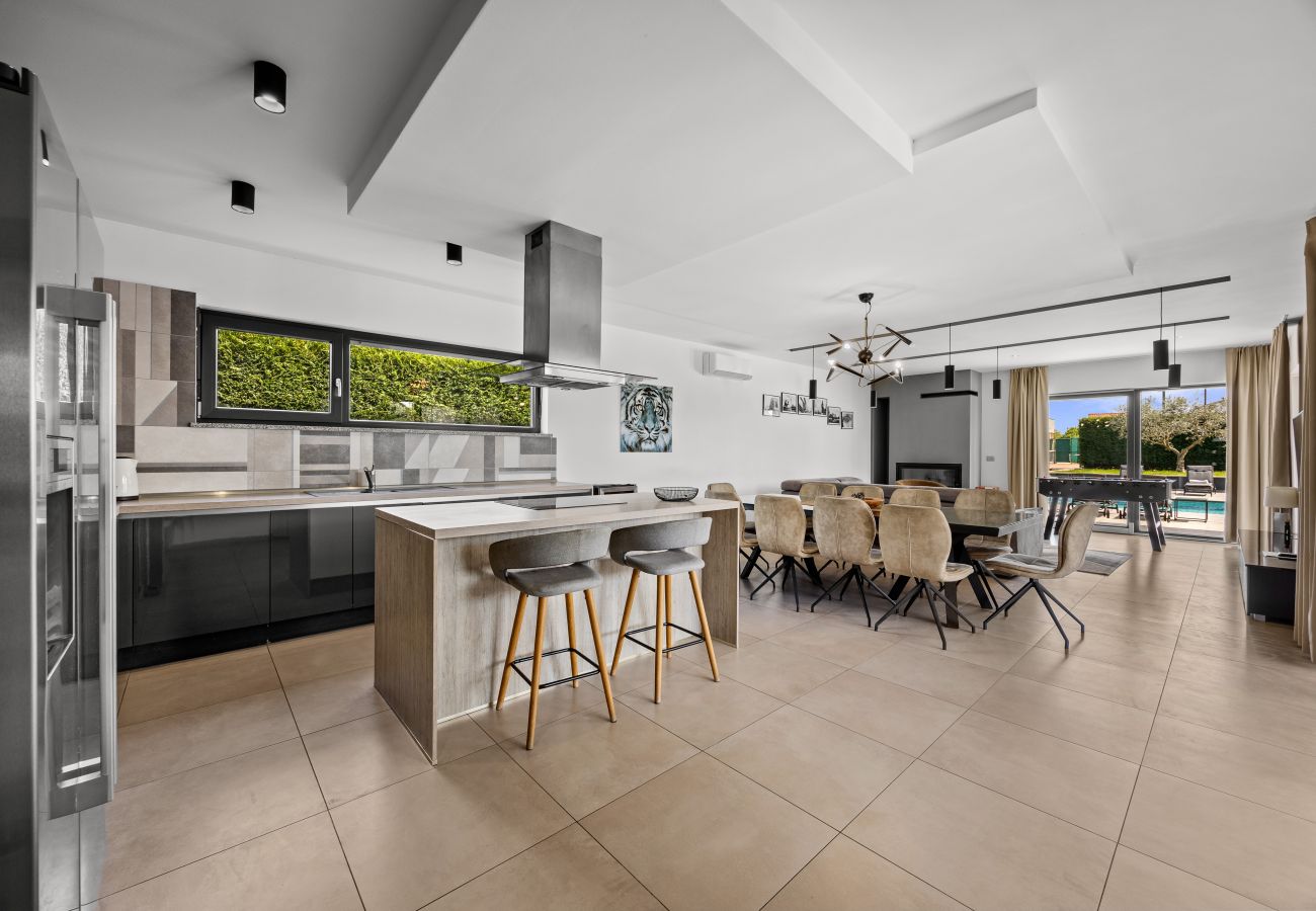 Villa a Pula - Villa Ula in Pula with heated pool, sauna & private tennis court